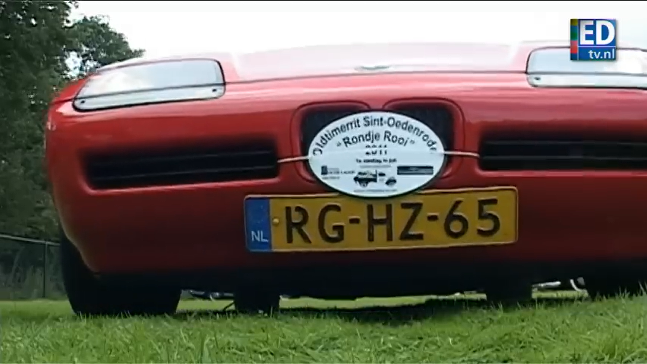 Video | Genieten van klassieke wagens tijdens ‘Rondje Rooi’